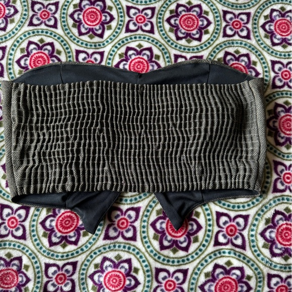 Strapless Cropped Top - Picture 3 of 4